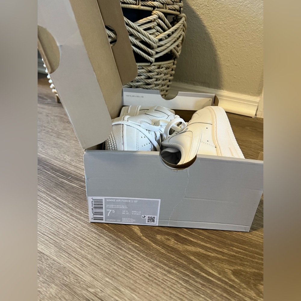 NEW Nike Air Force 1 ’07 – Women’s 7.5 — Men’s Size 6 – All White – Box Included - Picture 6 of 10